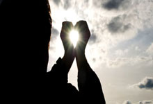 雷火体育：“暴风雨日” – 曼联星lisandro Martinez分享了恐怖膝盖受伤后医院病床的情感更新.