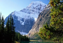 去年英超2分之差三雄争霸→今年利物浦已领先阿森纳11分&曼城20分.